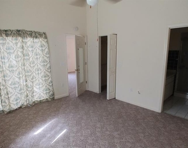 2028 Nw 50th Avenue - Photo Thumbnail 3