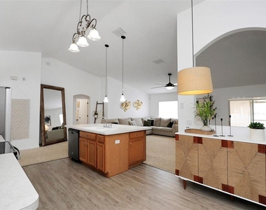 10648 Sw 38th Avenue - Photo Thumbnail 15