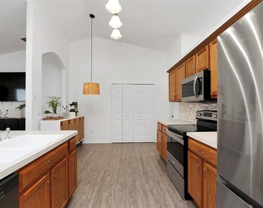 10648 Sw 38th Avenue - Photo Thumbnail 10