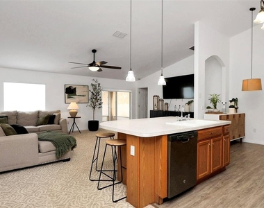10648 Sw 38th Avenue - Photo Thumbnail 8