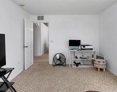 10648 Sw 38th Avenue - Photo Thumbnail 7