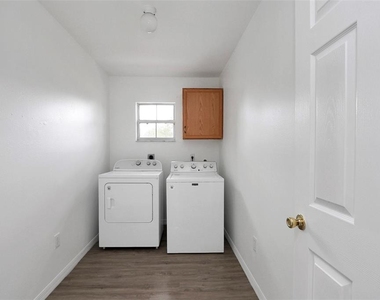 10648 Sw 38th Avenue - Photo Thumbnail 12