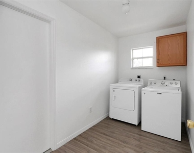 10648 Sw 38th Avenue - Photo Thumbnail 13