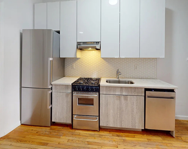 East 91st Street - Photo Thumbnail 4