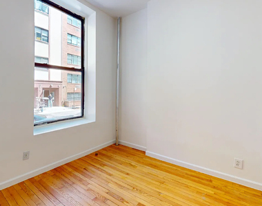 East 91st Street - Photo Thumbnail 7