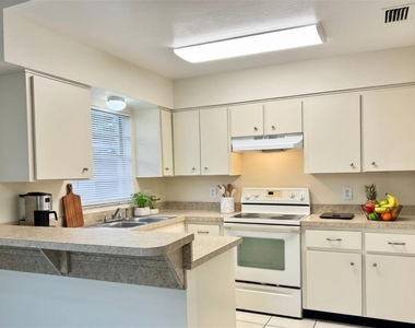 904 24th Street - Photo Thumbnail 5