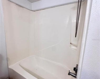 129 Blue Point Way - Photo Thumbnail 15