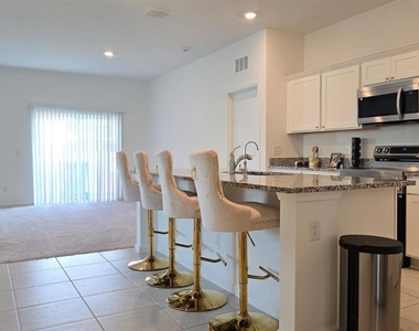 419 Conway Avenue - Photo Thumbnail 3