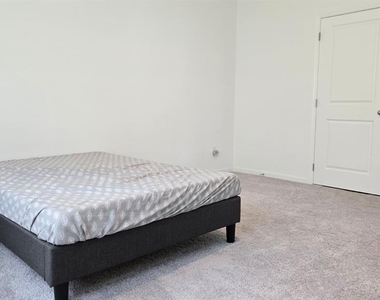 419 Conway Avenue - Photo Thumbnail 13