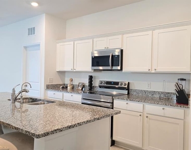 419 Conway Avenue - Photo Thumbnail 4