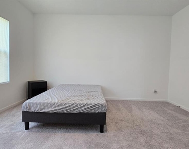 419 Conway Avenue - Photo Thumbnail 12