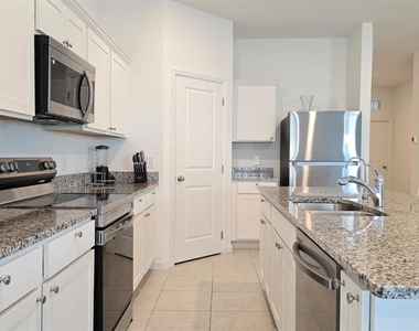419 Conway Avenue - Photo Thumbnail 6
