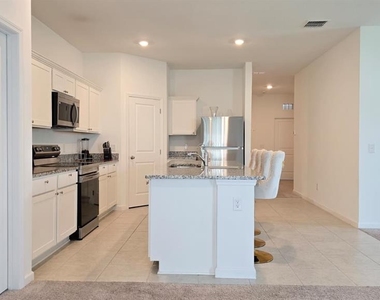 419 Conway Avenue - Photo Thumbnail 5