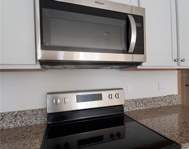 2965 E Slater Drive - Photo Thumbnail 2