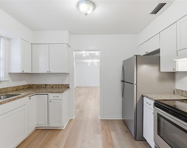 2206 Page Avenue - Photo Thumbnail 9