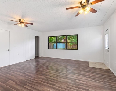 2206 Page Avenue - Photo Thumbnail 11