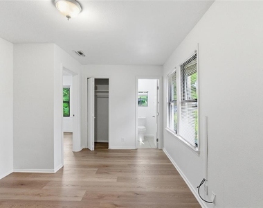 2206 Page Avenue - Photo Thumbnail 21