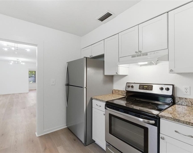 2206 Page Avenue - Photo Thumbnail 5