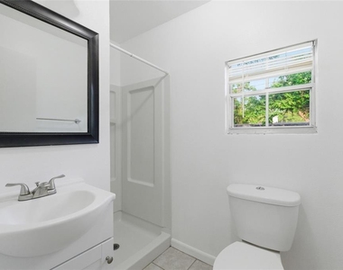 2206 Page Avenue - Photo Thumbnail 23