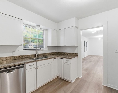 2206 Page Avenue - Photo Thumbnail 7