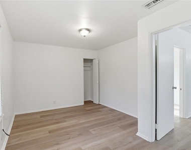 2206 Page Avenue - Photo Thumbnail 20