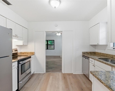2206 Page Avenue - Photo Thumbnail 8