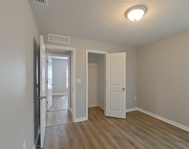 2907 W Camilo Drive - Photo Thumbnail 7