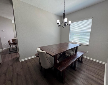 6811 Helmsley Circle - Photo Thumbnail 5