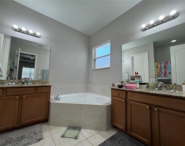 6811 Helmsley Circle - Photo Thumbnail 8