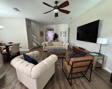 6811 Helmsley Circle - Photo Thumbnail 4