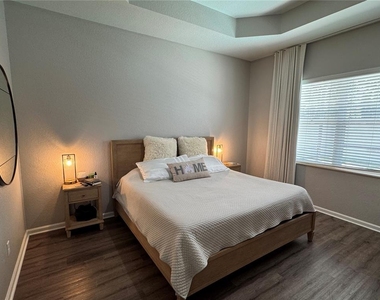 6811 Helmsley Circle - Photo Thumbnail 6