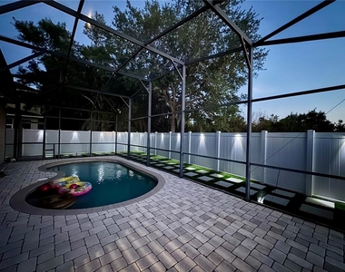 6811 Helmsley Circle - Photo Thumbnail 21
