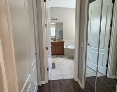 6811 Helmsley Circle - Photo Thumbnail 7
