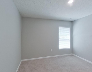 1924 W Roseboro Drive - Photo Thumbnail 11