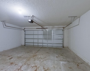 1924 W Roseboro Drive - Photo Thumbnail 16