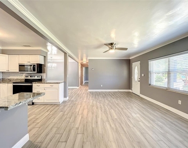 1006 E 11th Avenue - Photo Thumbnail 7