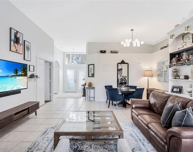 4713 Windsor Avenue - Photo Thumbnail 10