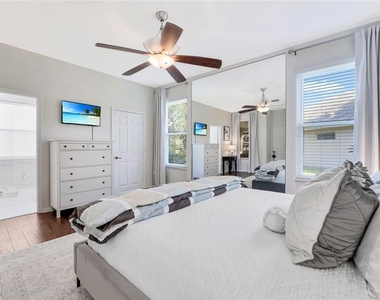 4713 Windsor Avenue - Photo Thumbnail 21