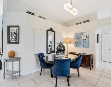 4713 Windsor Avenue - Photo Thumbnail 4