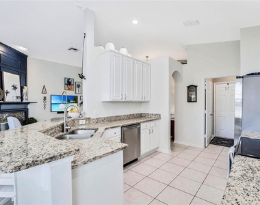 4713 Windsor Avenue - Photo Thumbnail 16