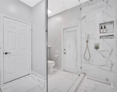 4713 Windsor Avenue - Photo Thumbnail 23