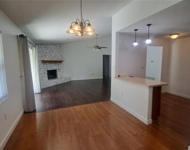 308 N Cypress Way - Photo Thumbnail 4