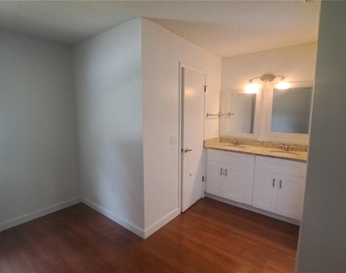 308 N Cypress Way - Photo Thumbnail 12