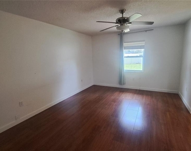 308 N Cypress Way - Photo Thumbnail 9
