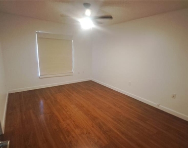 308 N Cypress Way - Photo Thumbnail 14