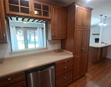 308 N Cypress Way - Photo Thumbnail 7