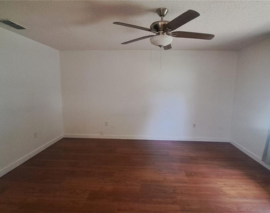 308 N Cypress Way - Photo Thumbnail 10