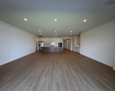 6888 Gilly Shadow Street - Photo Thumbnail 7
