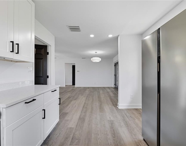 2491 Coronado Way - Photo Thumbnail 7