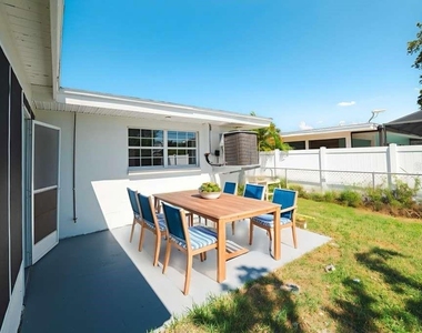 2491 Coronado Way - Photo Thumbnail 16